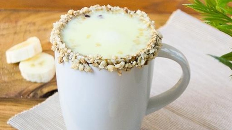 MUZLU SICAK ÇİKOLATA